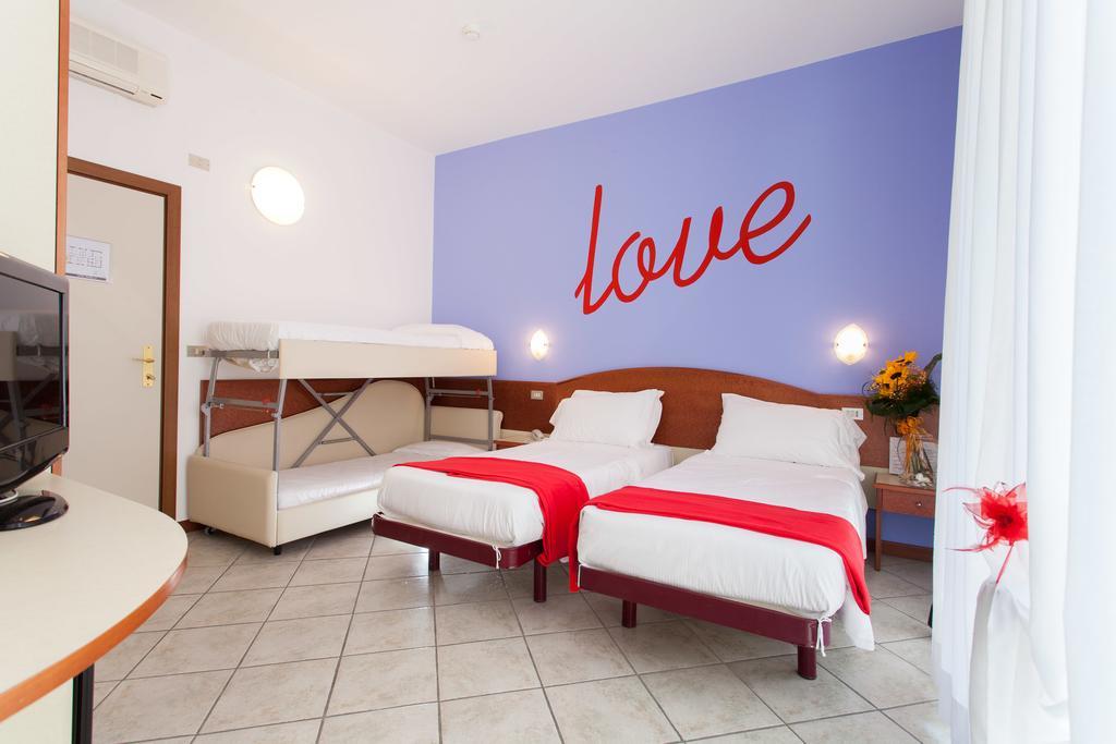 B&B Isabella Milano Marittima Pokój zdjęcie